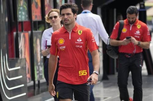 F1, Sainz si sente male in Arabia Saudita, cosa è successo al pilota Ferrari