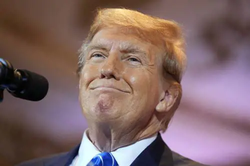 "È il nemico del popolo", Trump attacca Facebook e cambia idea su TikTok