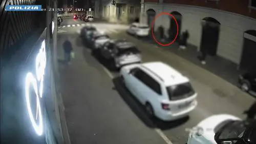 In fin di vita dopo un pestaggio: cinque arrestati