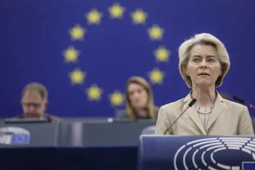Pfizergate e trattativa sui vaccini: l'indagine su von der Leyen passa alla procura Ue