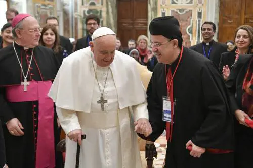 "Sono affaticato". Papa Francesco al congresso sulle donne fa leggere il suo discorso