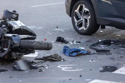Milano, investito da un'auto: muore motociclista 48enne