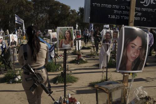 I volontari israeliani: "Hamas? Sono diavoli senza pietà"