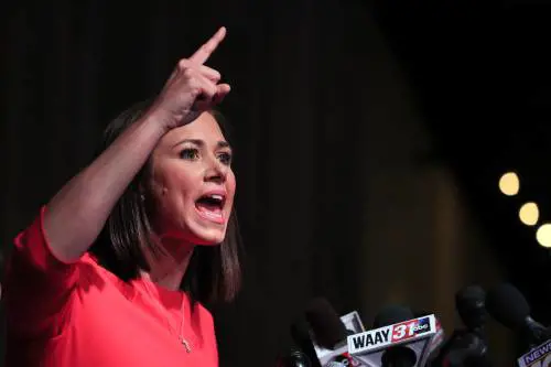 "Il suo è un incubo americano": la lezione della giovane senatrice a Joe Biden