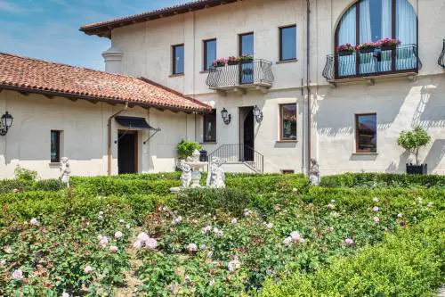 “Le Due Matote”, il relais nel paese delle rose