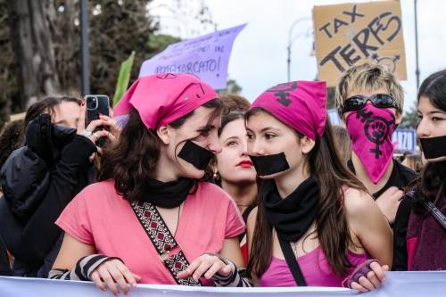 Corteo femminista di Roma, in 10mila per l'8marzo