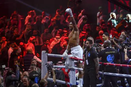 Boxe contro Mma, Anthony Joshua mette ko Ngannou in neanche 5 minuti