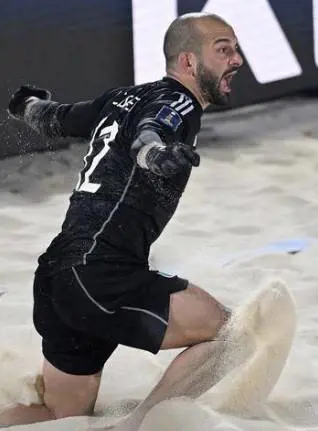 "I gol più spettacolari si vedono solo sulla sabbia..."