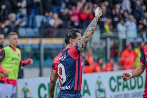 Il Cagliari cala il poker contro la Salernitana: ora la salvezza è più vicina