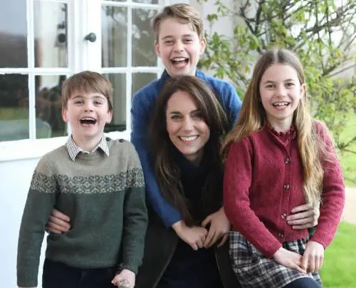 Kate, tra dubbi sulla salute e complotti: la foto "rubata" dalla copertina di Vogue