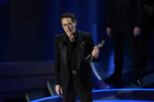 Il riscatto di Robert Downey Jr dopo gli anni delle droghe: "Mi ha salvato mia moglie"