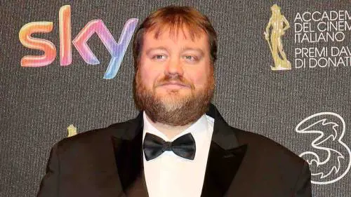Malore sul palco per Stefano Fresi: spettacolo interrotto a Brescia