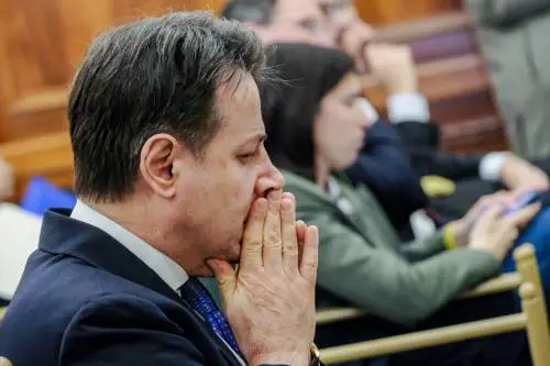 Il campo largo si schianta. Conte e Schlein ostaggio di una formula perdente