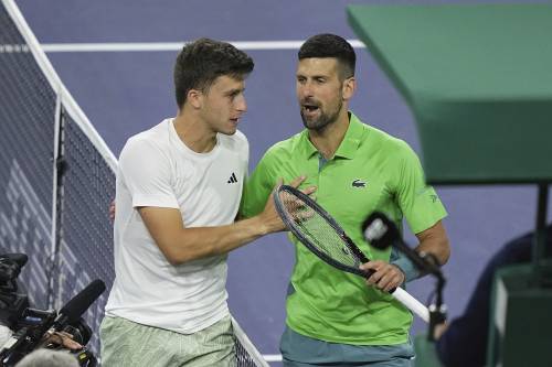 Tennis, impresa di Luca Nardi: batte Novak Djokovic in tre set