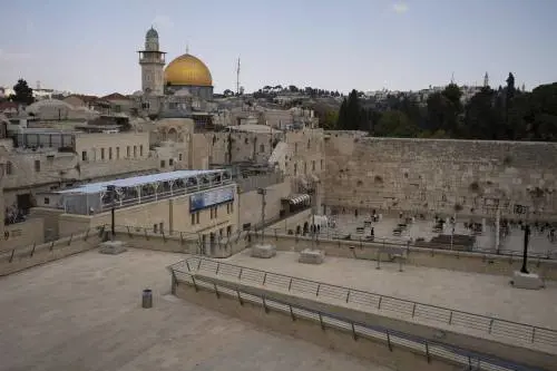 Israele limita gli accessi alla moschea Al Aqsa. Ira delle Giordania: "Gioca con il fuoco"
