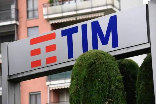 «Tim venderà la rete a Kkr la decisione è ormai presa»