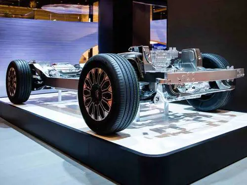 BYD pronta al lancio di un’ibrida da 2mila chilometri di autonomia