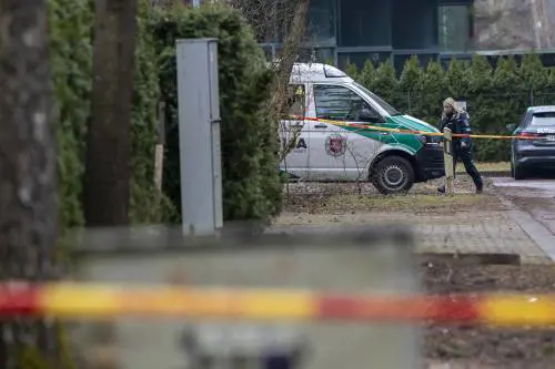 La polizia sorveglia la casa di Leonid Volkov dopo l'aggressione a martellate
