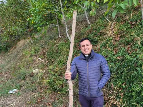 Il sacerdote positivo alla cocaina è sparito. Che fine ha fatto?