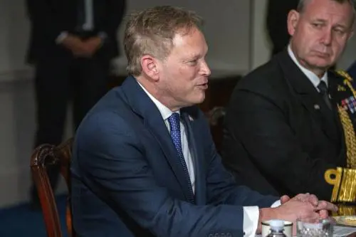 Attacco cyber russo a un aereo della Royal Force: a bordo il ministro della Difesa inglese