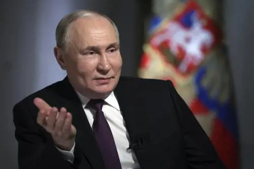 Troll, siti fake e "spin doctors": così Mosca prova a fermare il supporto di Usa e Ue a Kiev