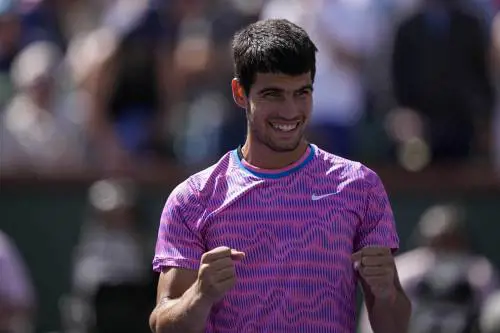 Indian Wells, l’invasione delle api non ferma Alcaraz: semifinale con Sinner