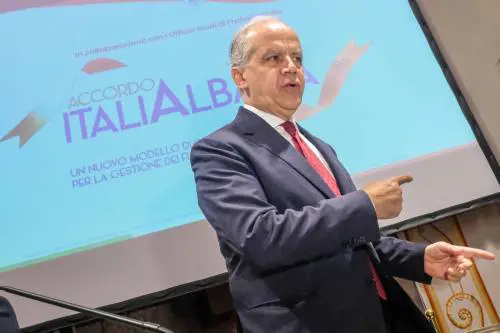 Migranti, Piantedosi: "Azzerate le partenze dalla Tunisia. Avanti l'accordo con l'Albania"