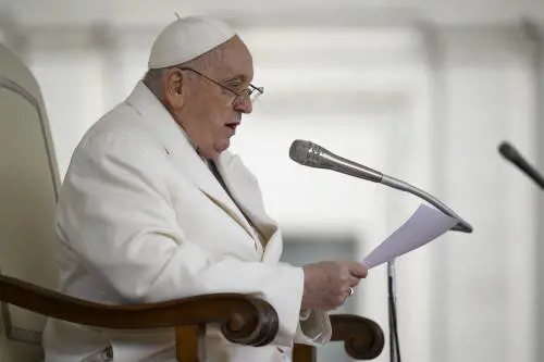 "Non mi sono ancora ripreso". E il Papa salta ancora il discorso