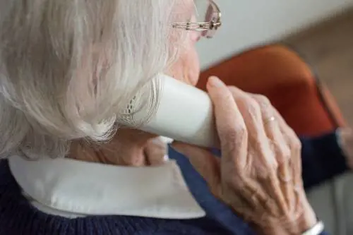 "Signora, lei è morta". Cosa nasconde la truffa del bagno rifatto