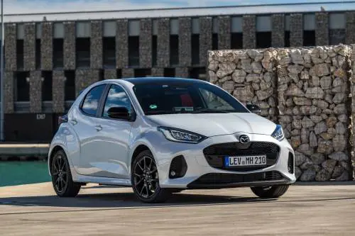 Mazda 2 Hybrid, primo contatto con l'ibrida giapponese con consumi record