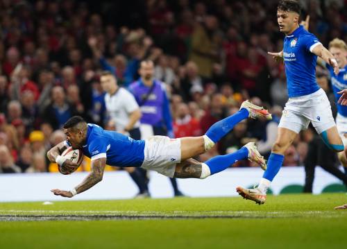 Rugby, la rimonta del Galles non basta. L’Italia vince 24-21 a Cardiff