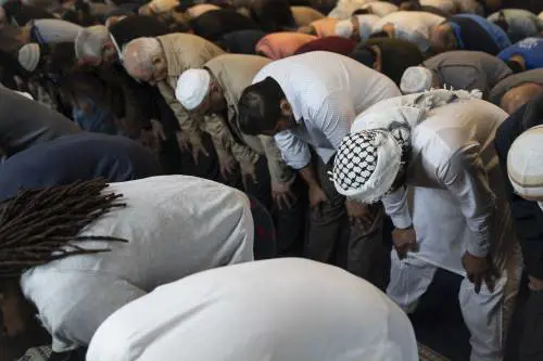 A Prato i musulmani festeggiano la fine del Ramadan nel cortile della parrocchia