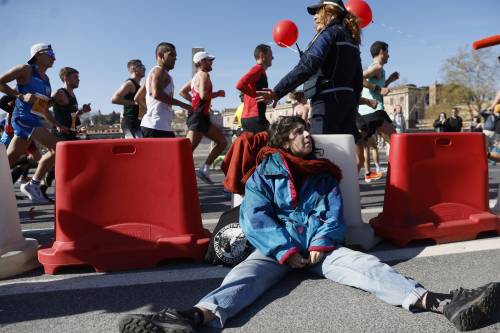 Blitz di Ultima Generazione a Roma: ostacolata la maratona per le vie della Capitale