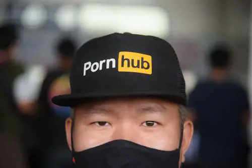 Verifica dell'età per vedere i porno: e Pornhub abbandona il Texas