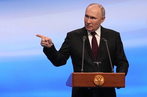 Parte il "Putin V" e saltano le prime teste: via il capo della Marina e rimpasto in vista