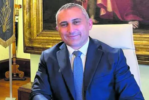 L'uomo di Elly e Conte parte fra i mugugni. "Perdiamo con onore"