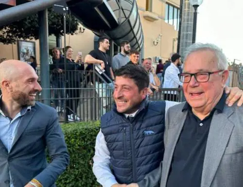 Paolo Aragoni (al centro) in estasi a Capannelle