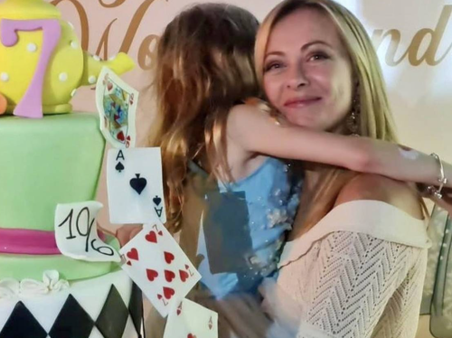 La bimba più minacciata d'Italia. Due anni di linciaggio sul web