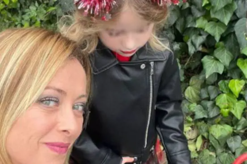 "Muori come Martina". Docente minaccia la figlia della Meloni. Sarà licenziato