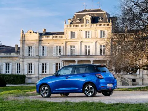 Mazda 2 Hybrid e Suzuki Swift, le piccole giapponesi pronte a sfidare le città