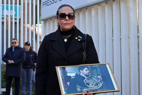 "Legame eterno": sui social la foto del killer di Giogiò. La mamma del musicista: "Oscurare il profilo"