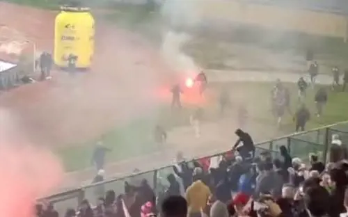 Guerriglia durante Padova-Catania. Scontri tra tifosi: interviene la polizia