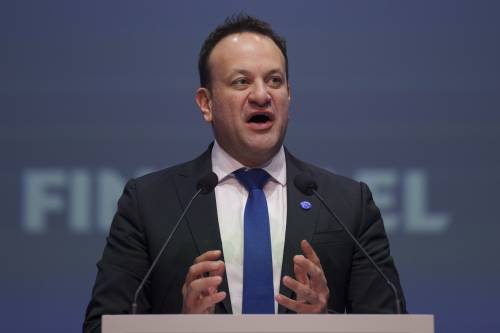 "Ragioni politiche e personali", il premier irlandese pro-Lgbt si dimette