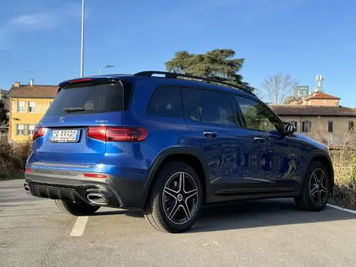 Mercedes GLB 2024: guarda la gallery del suv tedesco premium