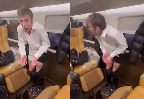 Fedez rimane in mutande in treno. Il siparietto è virale sui social