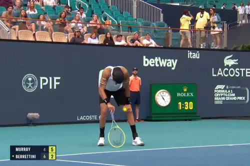 Il mancamento, poi la racchetta: malore in campo per Berrettini