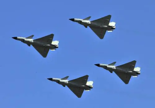 "32 caccia e 5 navi da guerra attorno all'isola": la Cina ora sfida Taiwan