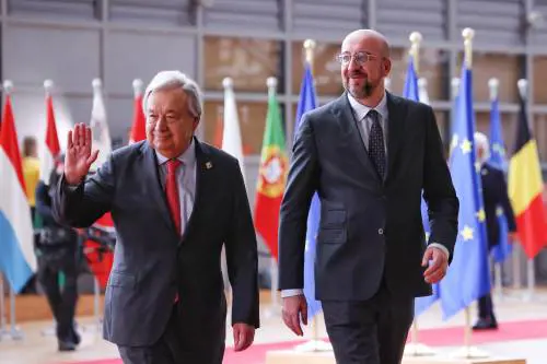 Il Consiglio Ue: "Messaggio per il Cremlino, non siamo intimiditi". Chiesta pausa umanitaria a Gaza