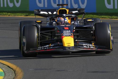 F1, GP Australia: pole position mostruosa di Verstappen, Sainz secondo