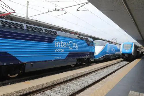 Calabria, Basilicata e Puglia più vicine e "sostenibili" con i nuovi treni ibridi di Trenitalia